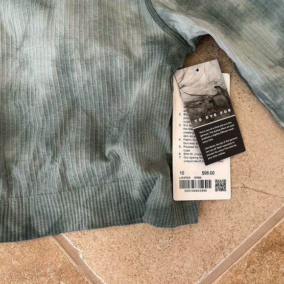 Lululemon Long Sleeve crop Top, size 10, Green marble tye dye, Bra with Padding - Picture 3 of 9